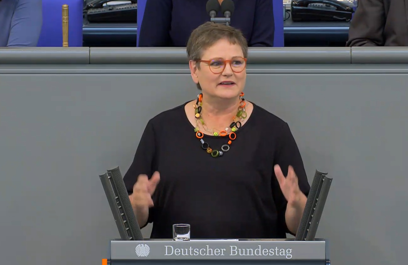 Leni Breymaier MdB bei der Rede im Plenum des Deutschen Bundestag