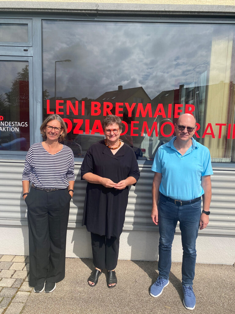 v.l.n.r.: Silke Rathgeb, Leni Breymaier MdB und Wilfried Lang